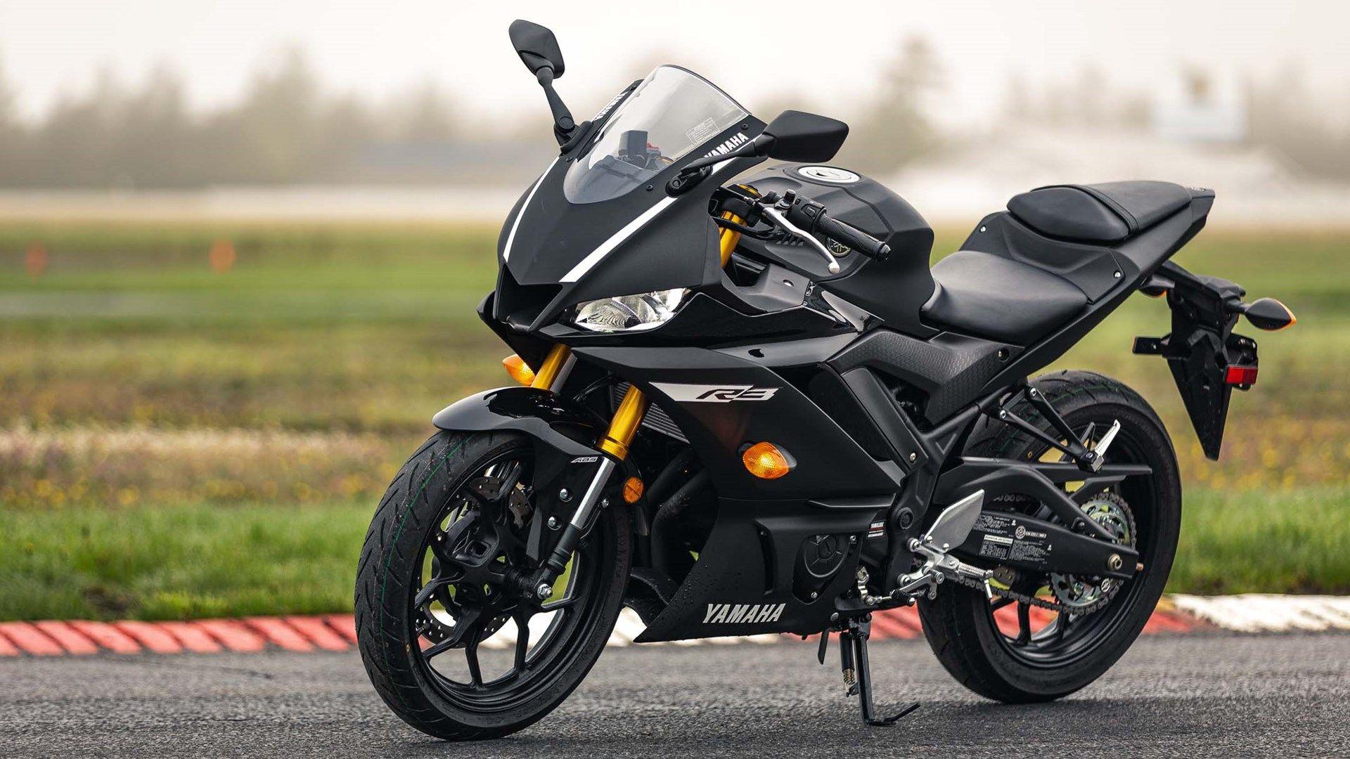 Yamaha YZF-R3 side view