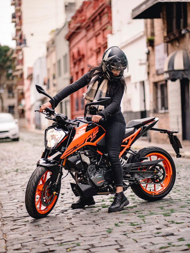 motorcycle riding in city traffic best bike for city commuting comfort handling