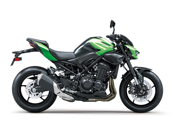 Kawasaki Z900 on road dynamic shot