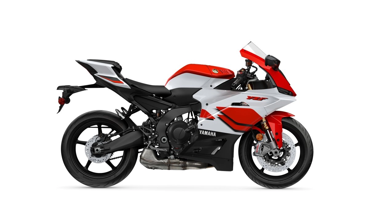 Yamaha R9